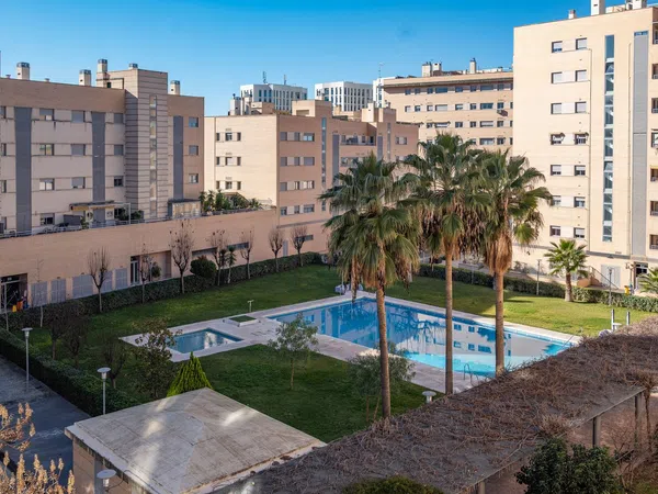 Piso en avenida de la Ilustración, 95 - Foto 1