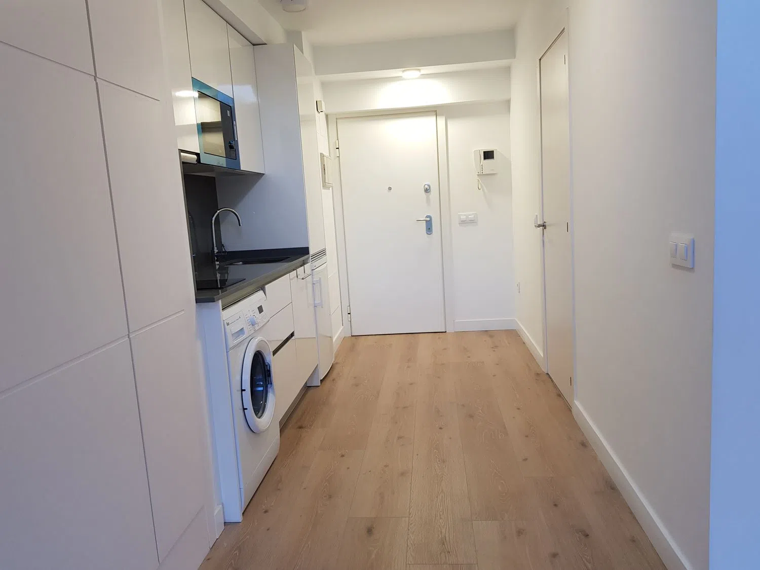 Estudio en avenida de los Pirineos, 15 - Foto 1