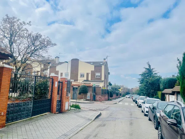 Chalet adosado en calle Fresno, 28 - Foto 3