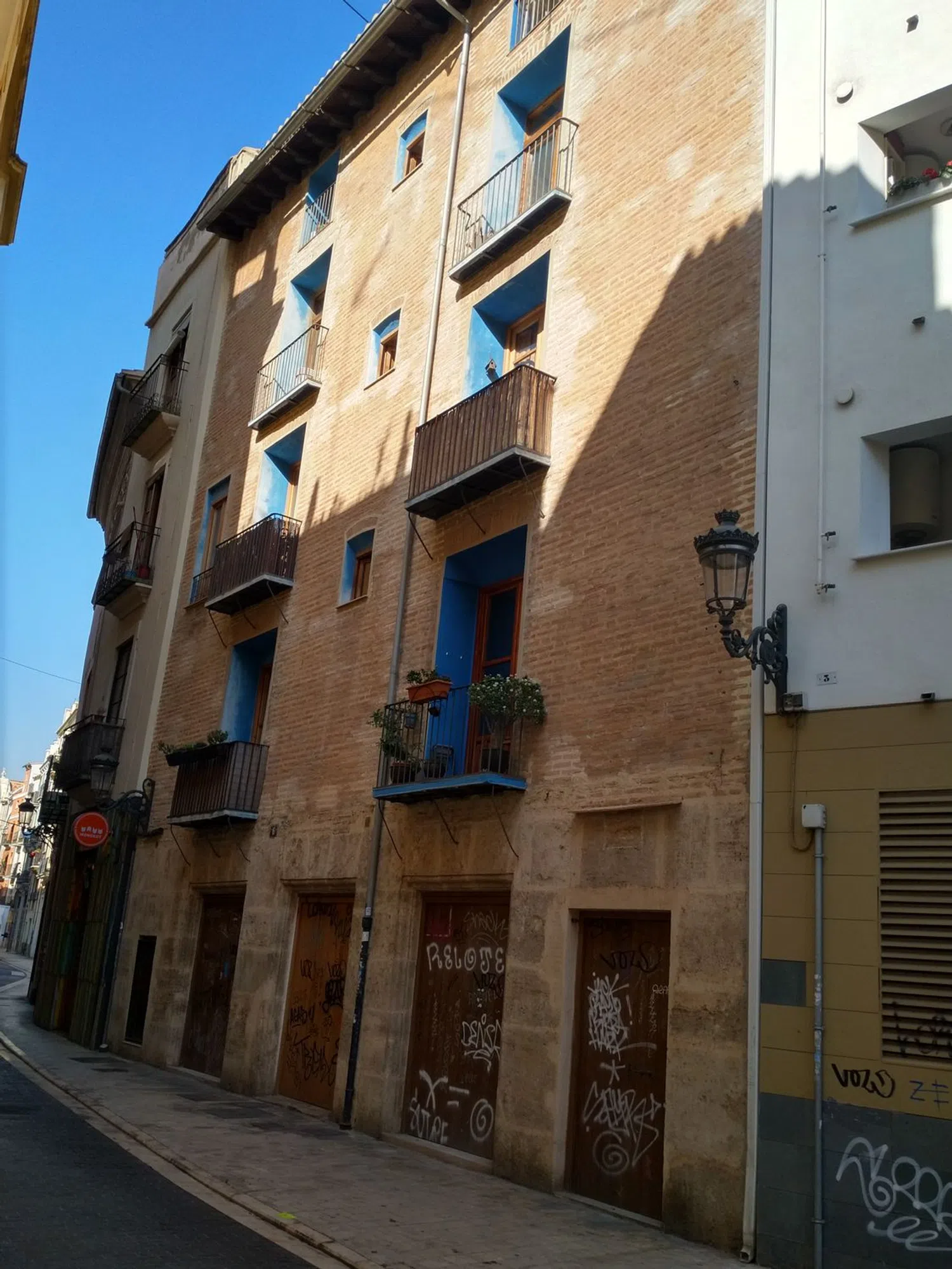 Estudio en calle de la Corona, 6 - Foto 1