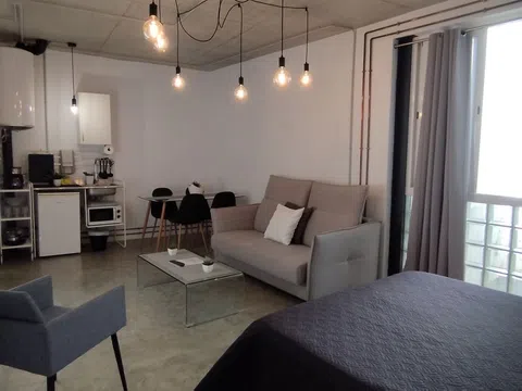 Estudio en plaza de la Corredera, 6 - Foto 1