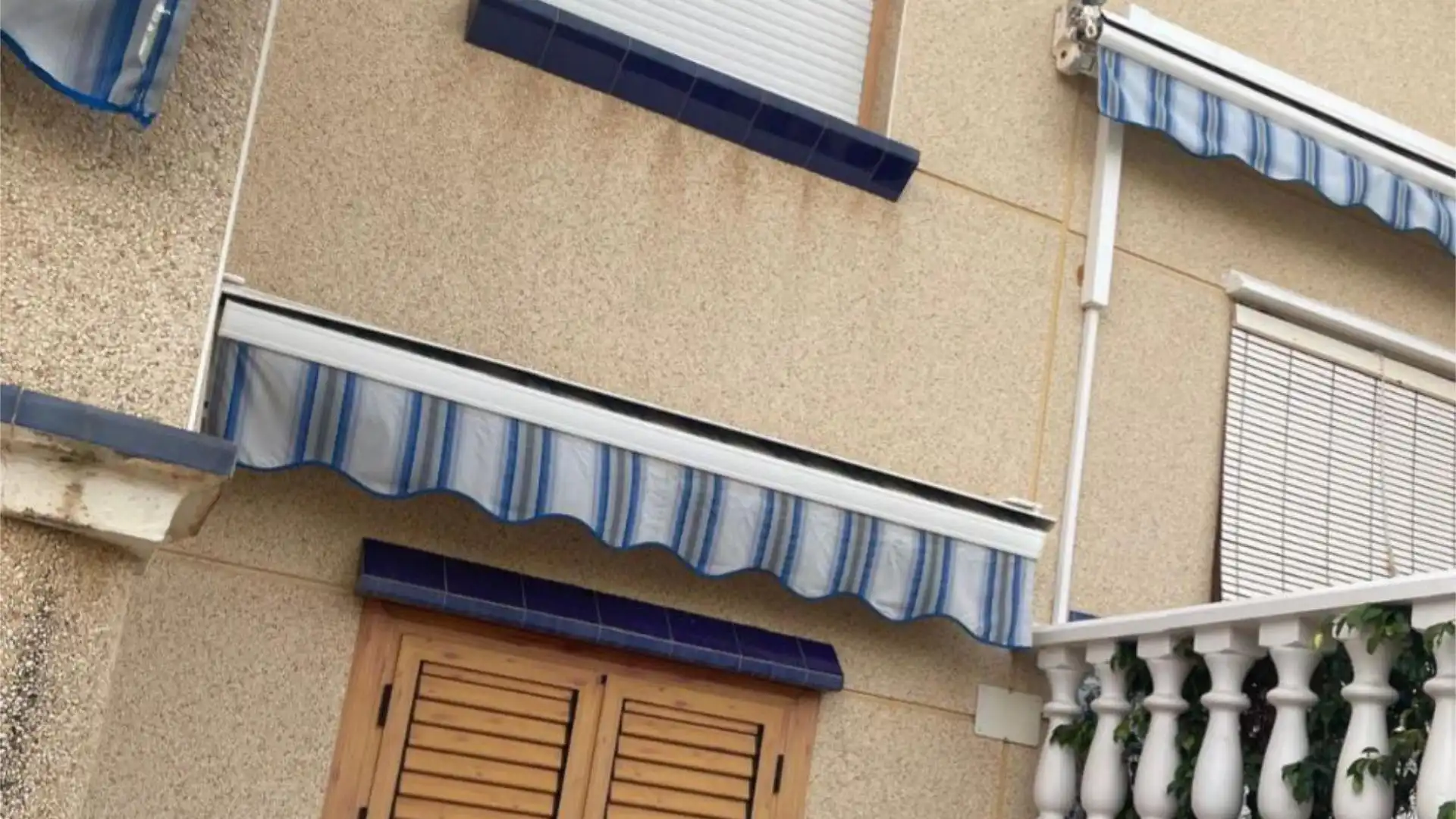 Casa adosada en  Carrer Colombia 100 - Foto 2