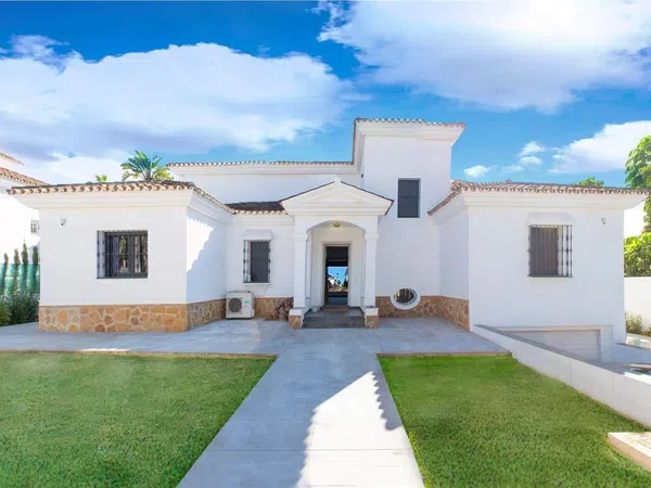 Casa independiente en calle Bruselas, 6