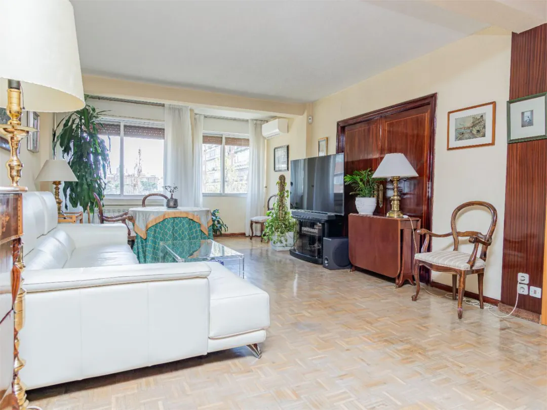 Piso en  Avenida de Bruselas 54