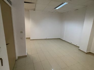 Local comercial en  Calle Comandante Seva 11 - Foto 4