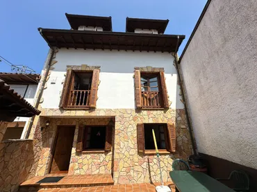 Casa adosada en  Calle la Nozalera 87 - Foto 1