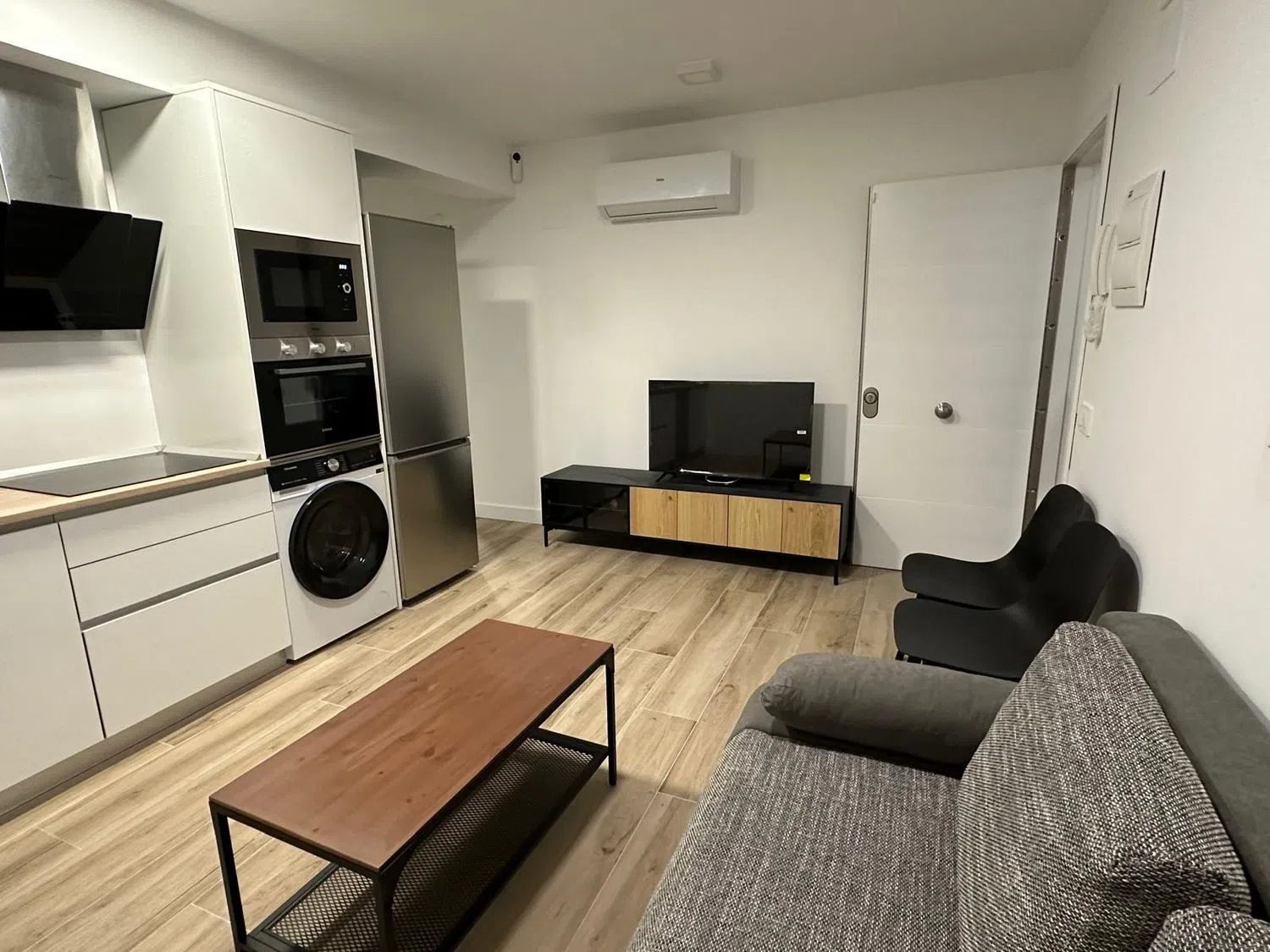 Estudio en calle de la Infanta Mercedes, 46 - Foto 5