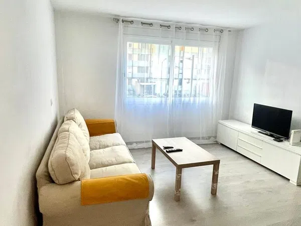 Piso en Avenida Mare de Déu de Bellvitge, Bellvitge - Foto 2