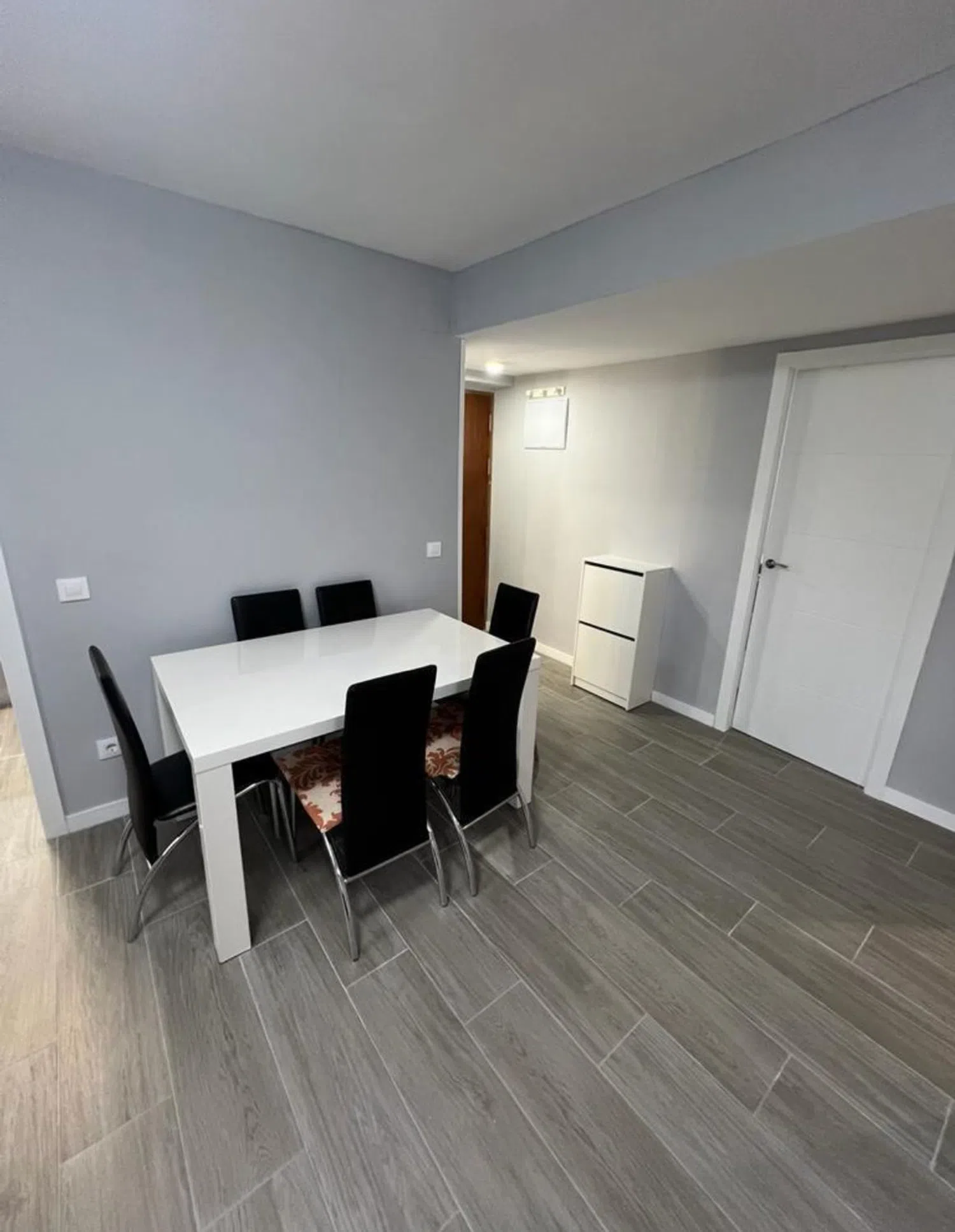 Piso en calle de Pradoluengo, 123 - Foto 2