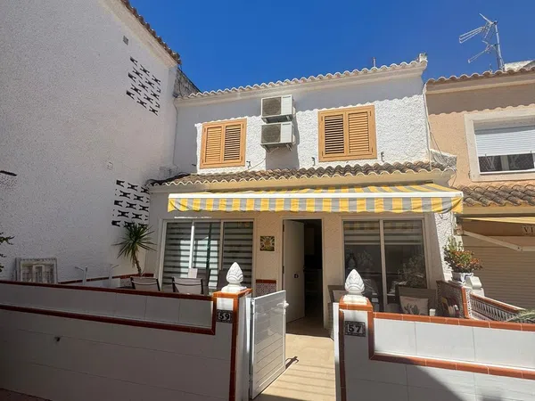 Chalet adosado en Calle Murillo, 3 - Foto 1