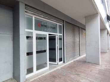 Local comercial en  Carrer de Justa Goicoechea 8 - Foto 1