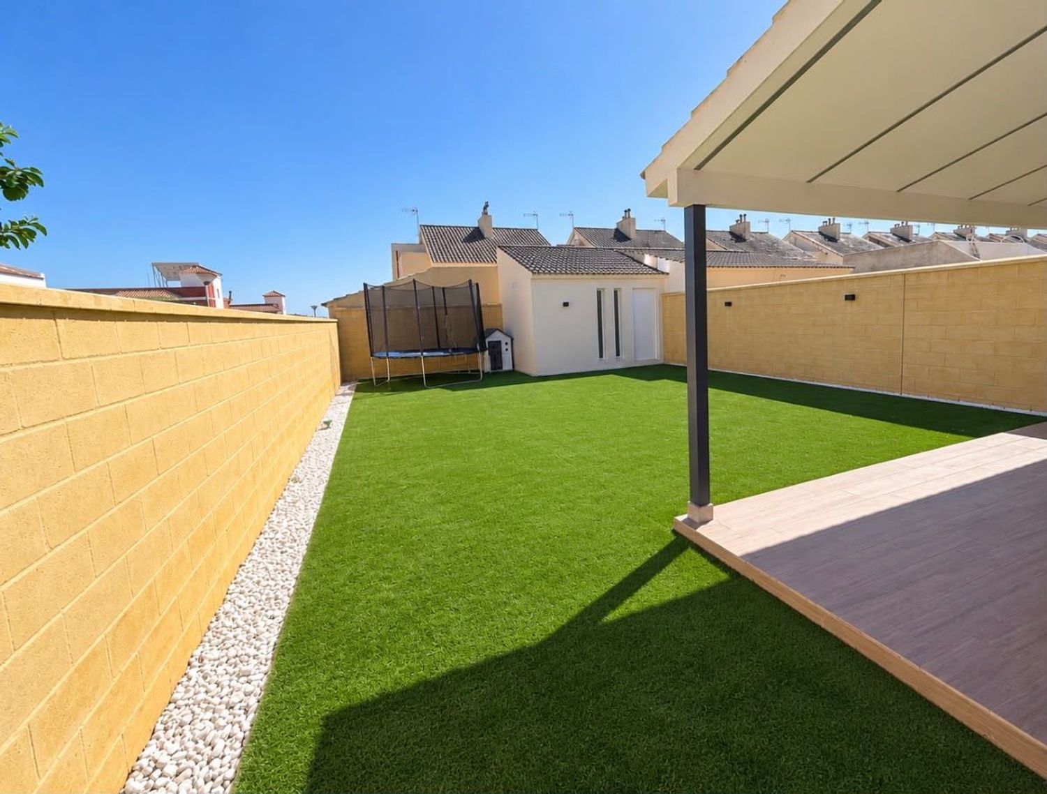 Chalet adosado en Calle Rosalia de Castro, 62 - Foto 2