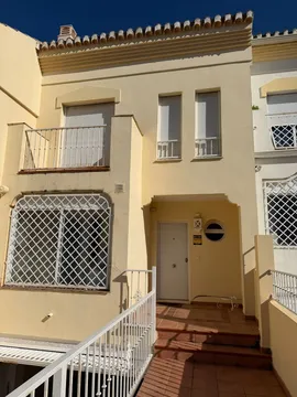 Casa adosada en  Avenida Pinos de los 18 - Foto 4