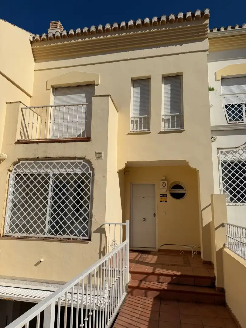 Casa adosada en  Avenida Pinos de los 18 - Foto 4