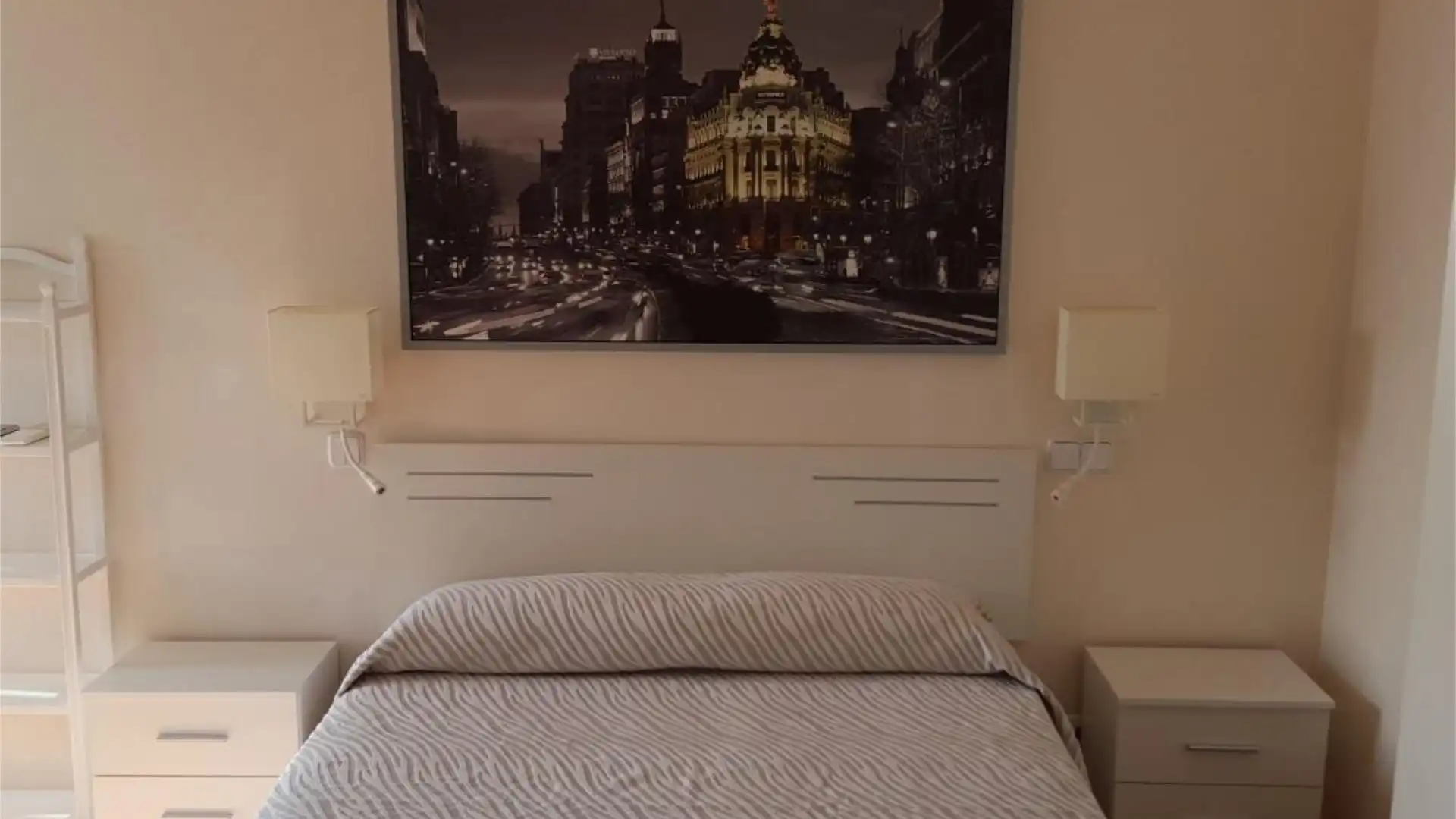 Piso en  Avenida del General Perón 25 - Foto 8