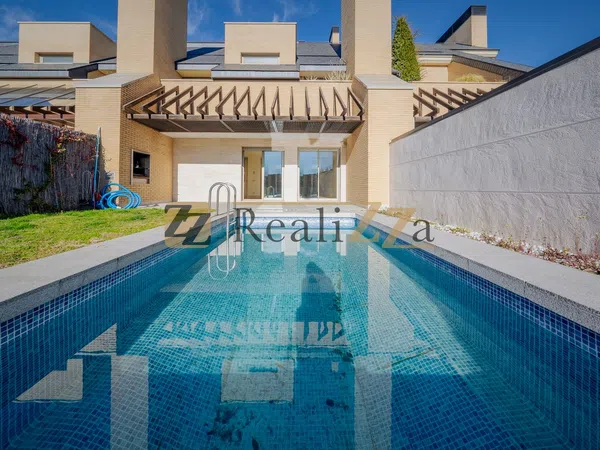 Chalet adosado en Calle Mistral, 2 - Foto 1
