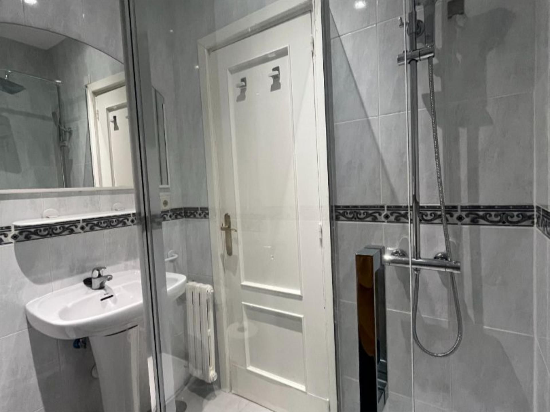 Piso en  Calle de Viriato 23 - Foto 13