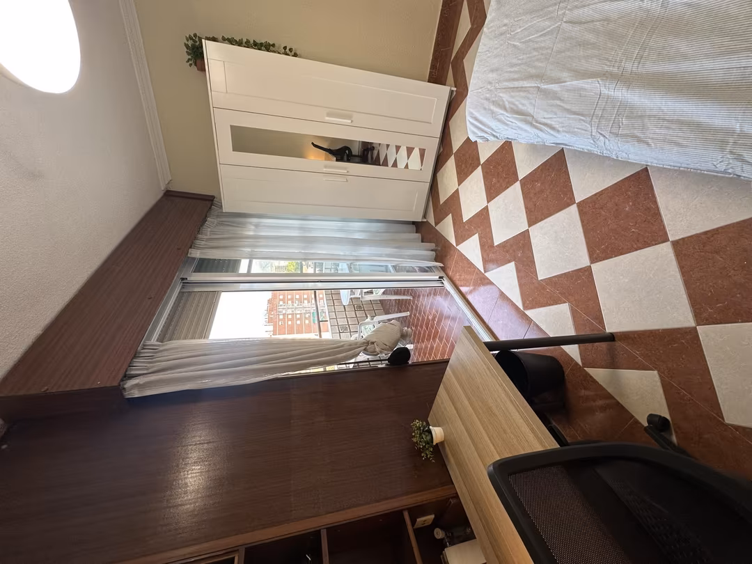 Estudio en  Calle Luz Casanova 4 - Foto 2