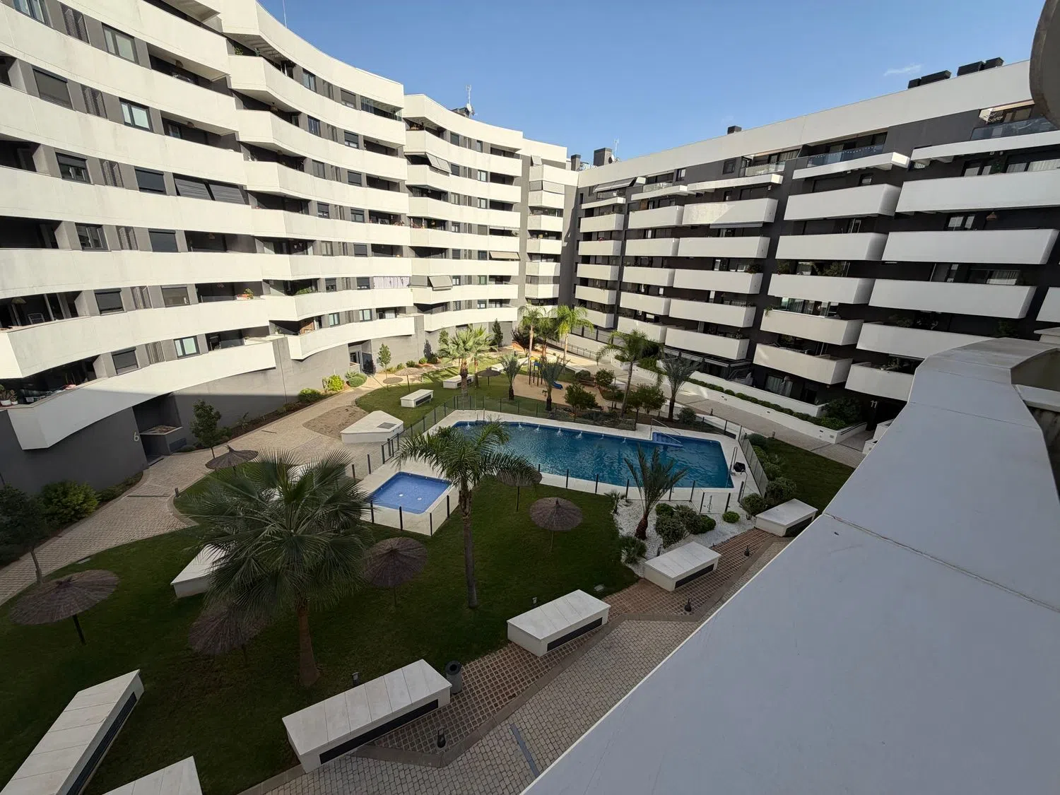 Piso en Urb. residencial oasis Barrio Emilio Lemos - Foto 2