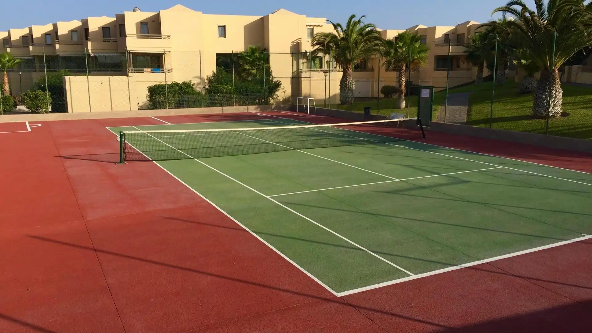 Casa adosada en  Calle El Cano 13 - Foto 2