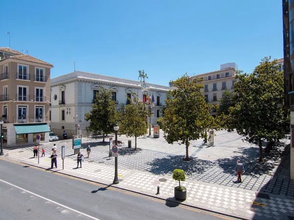 Piso en Reyes Católicos, 13