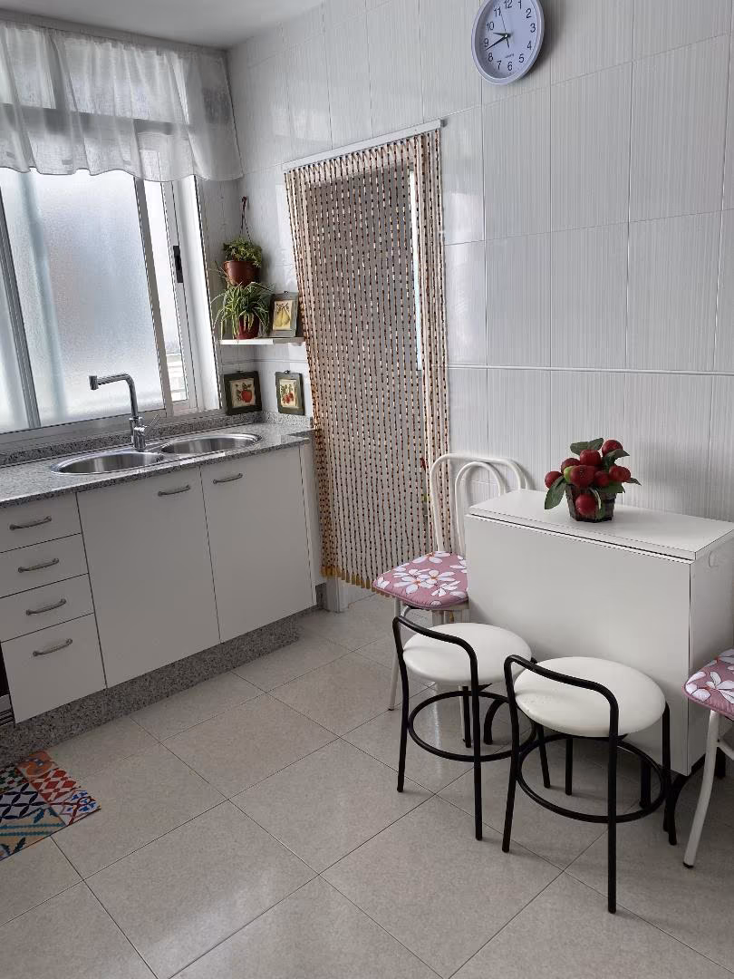 Piso en  Avenida de Rosalía de Castro 41 - Foto 8