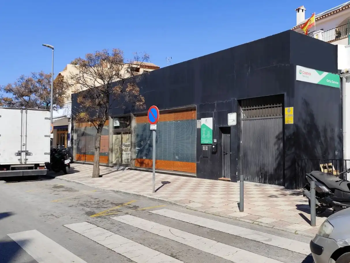 Local comercial en  Avenida Arias de Velasco 28 - Foto 2