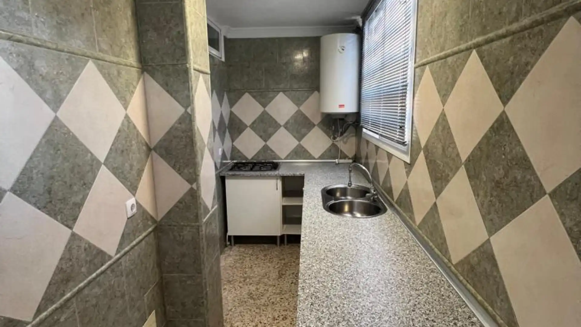 Piso en  Avenida de los Lirios Local - Foto 25