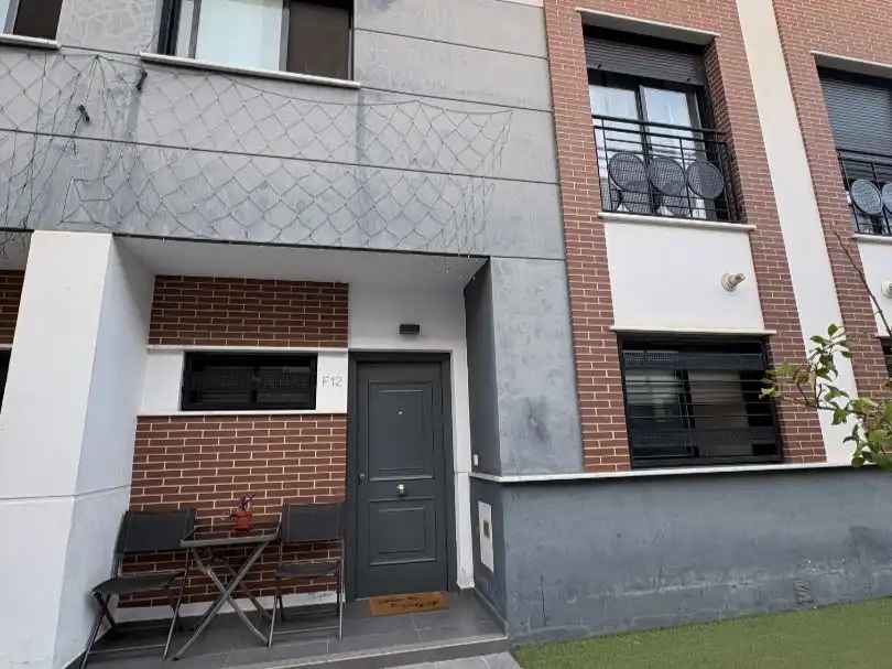 Casa adosada en  Calle Ernesto Kusche 1 - Foto 2