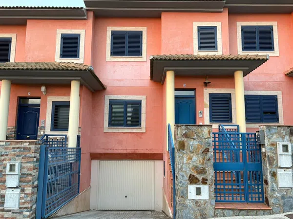 Chalet adosado en Calle Blas Escobar, 50 - Foto 1