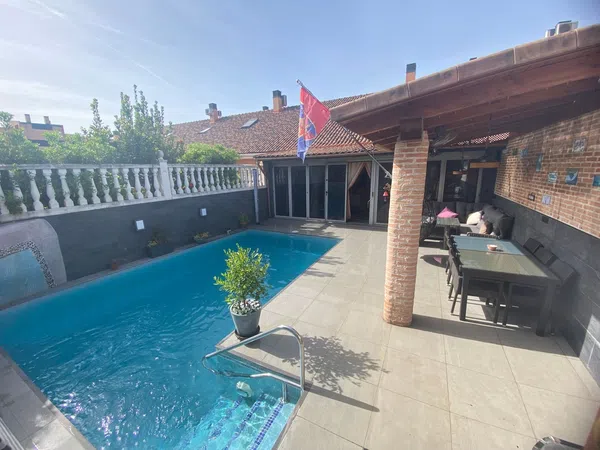 Chalet adosado en calle de Rivas-Vaciamadrid, 16 - Foto 1