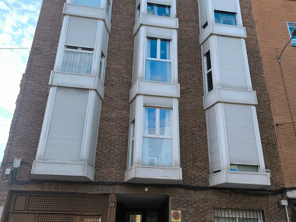 Estudio en paseo de la Dirección, 100