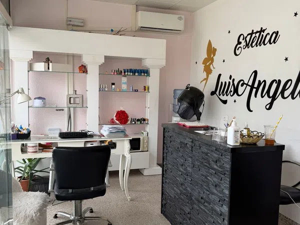 Local en Centro estético en Calle Bòbiles, 70, La Florida - Foto 1