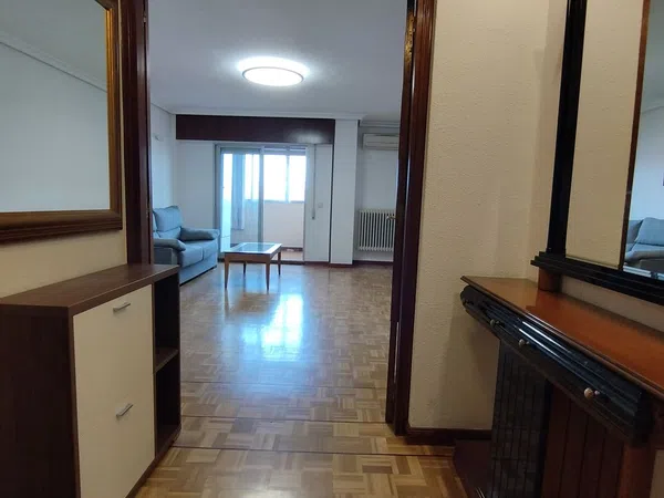 Piso en avenida de los Rosales, 109