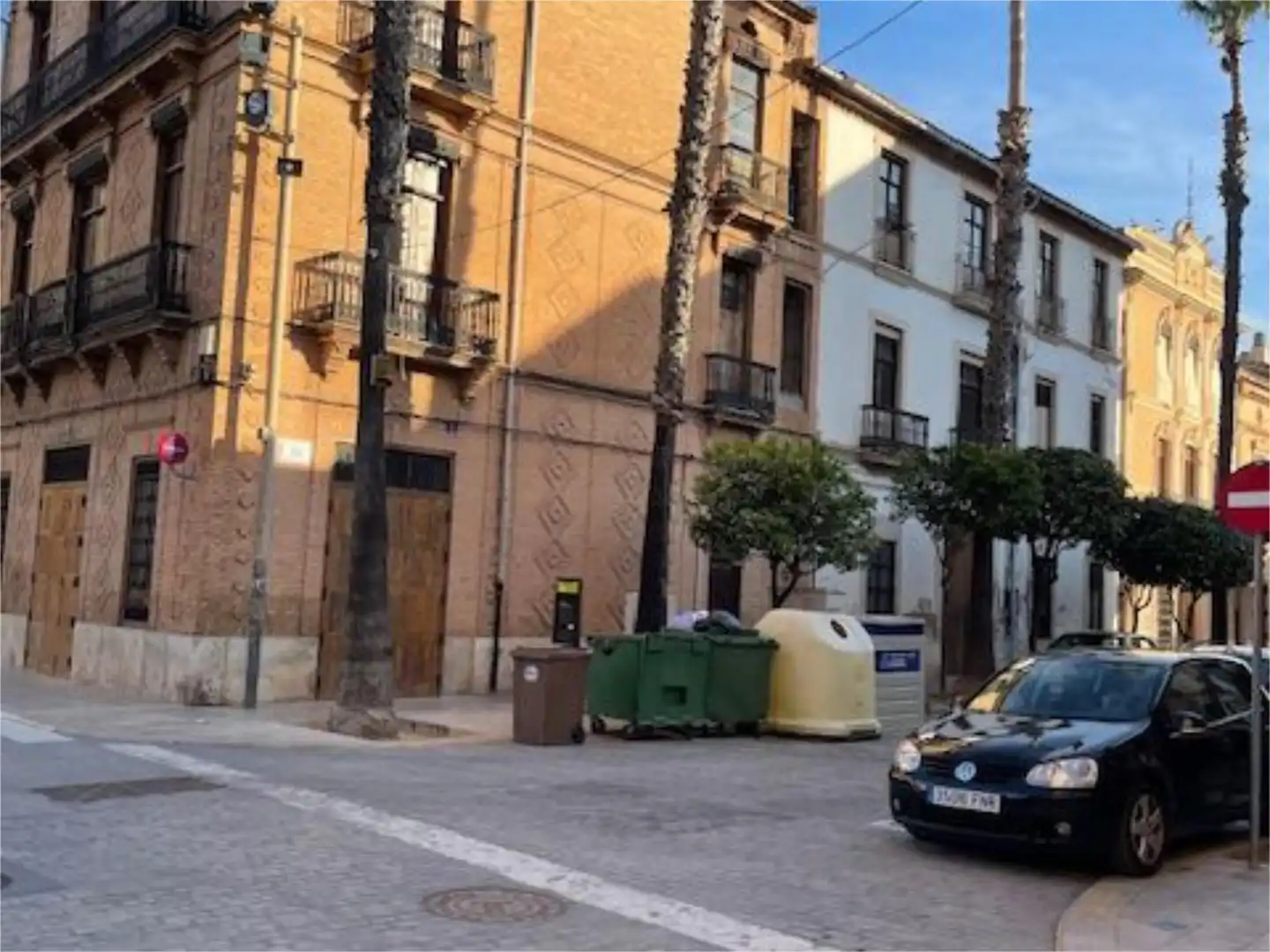 Casa adosada en  Plaça del Poble 6 - Foto 2