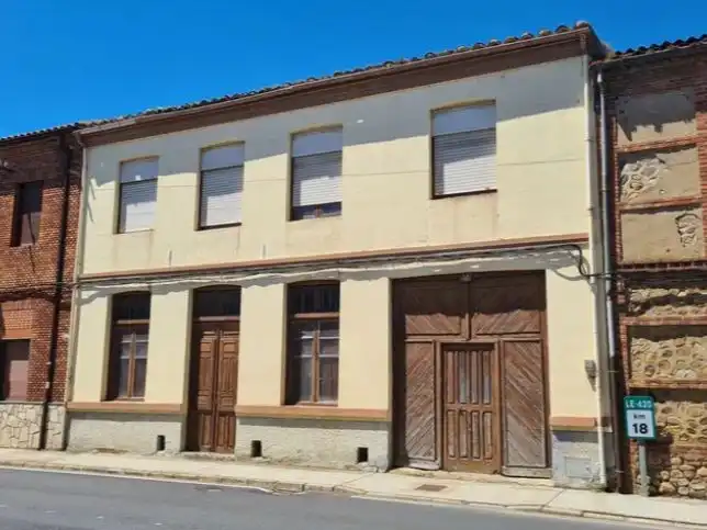 Chalet en  Avenida Fueros de León 38 - Foto 2