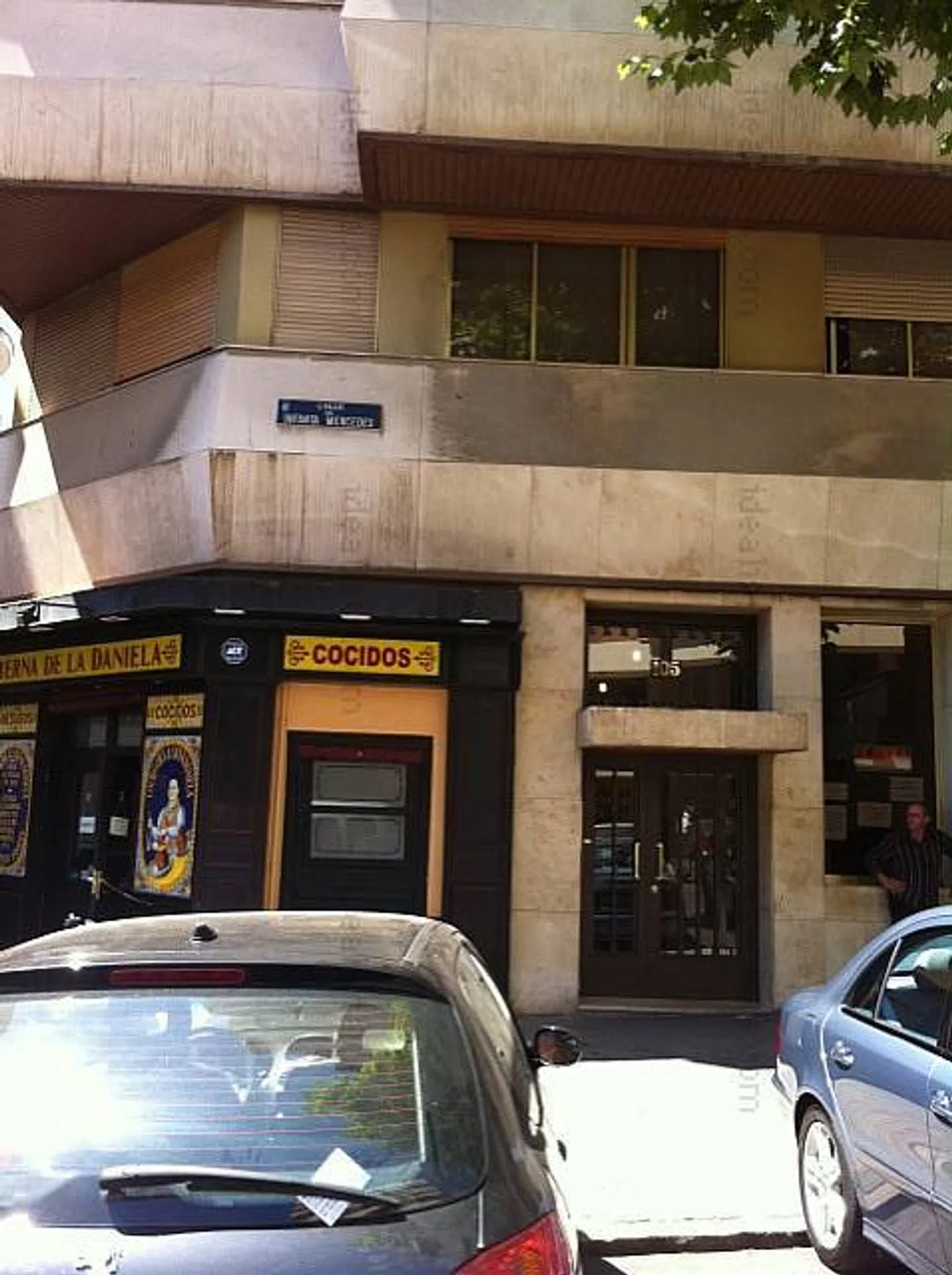 Piso en calle Infanta Mercedes, 105 - Foto 2