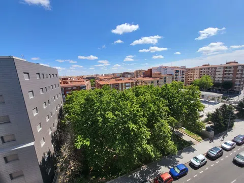 Piso en avenida Campoamor, 26