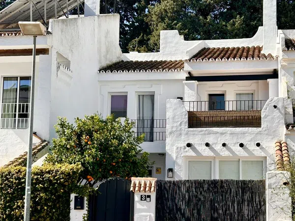 Chalet adosado en Calle Alcaucín, 3 - Foto 1
