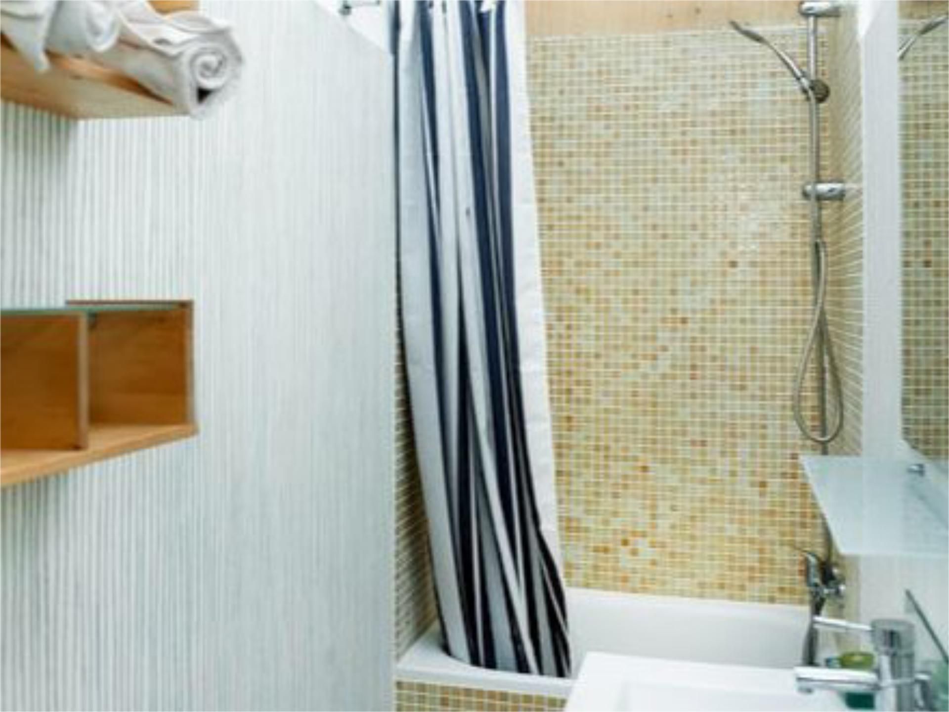 Piso en  Carrer Nou de la Rambla 40 - Foto 3