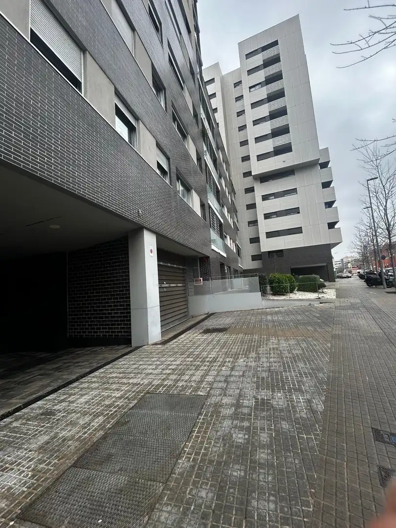 Local comercial en Cornellà de Llobregat - Foto 4