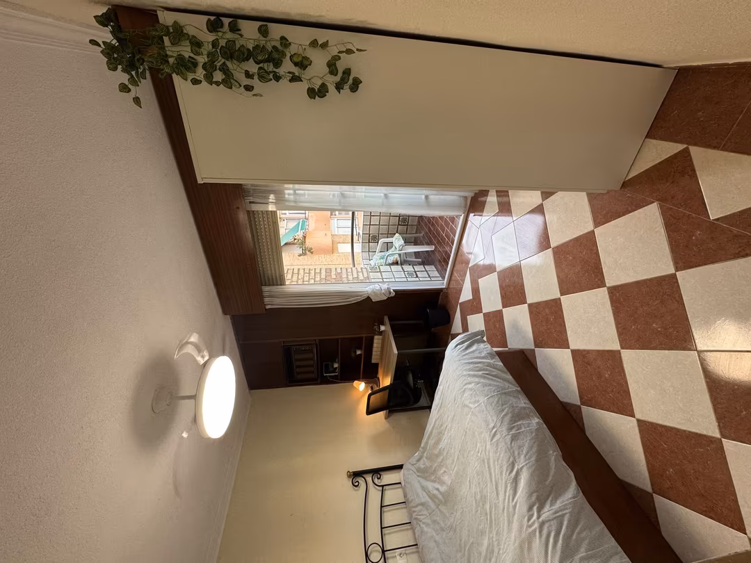 Estudio en  Calle Luz Casanova 4