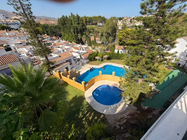 Chalet adosado en Calle Almuñécar, 71, Zona Centro Comercial Torrequebrada - Foto 1