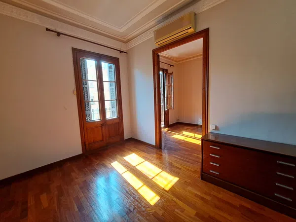 Piso en calle de Villarroel, 42
