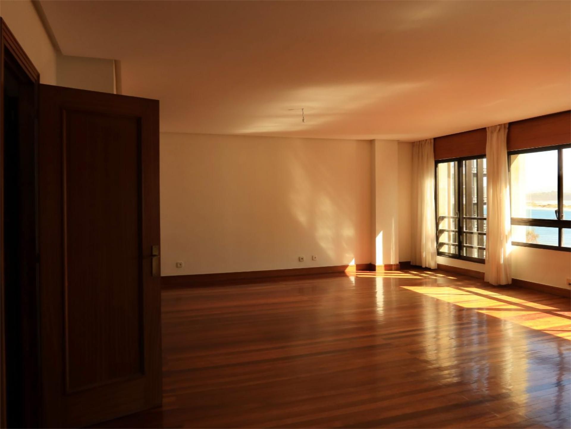 Piso en  Avenida de la Reina Victoria 39 - Foto 1