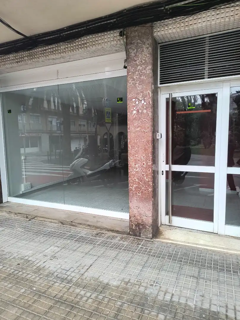 Local comercial en  Carrer d'Eduard Toldrà 23 - Foto 4