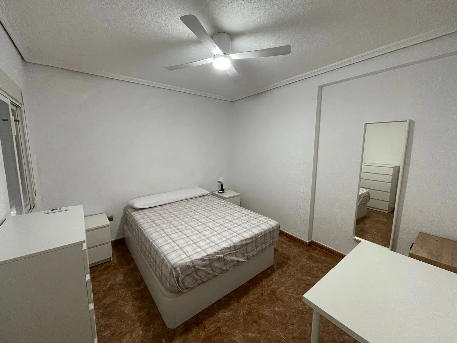 Piso en calle Juan de Cervantes, 23 - Foto 2