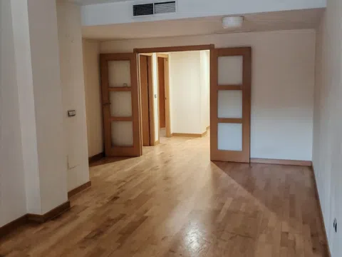 Piso en avenida don juan de borbón, 49