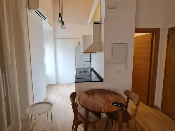 Estudio en calle Ollerías, 56