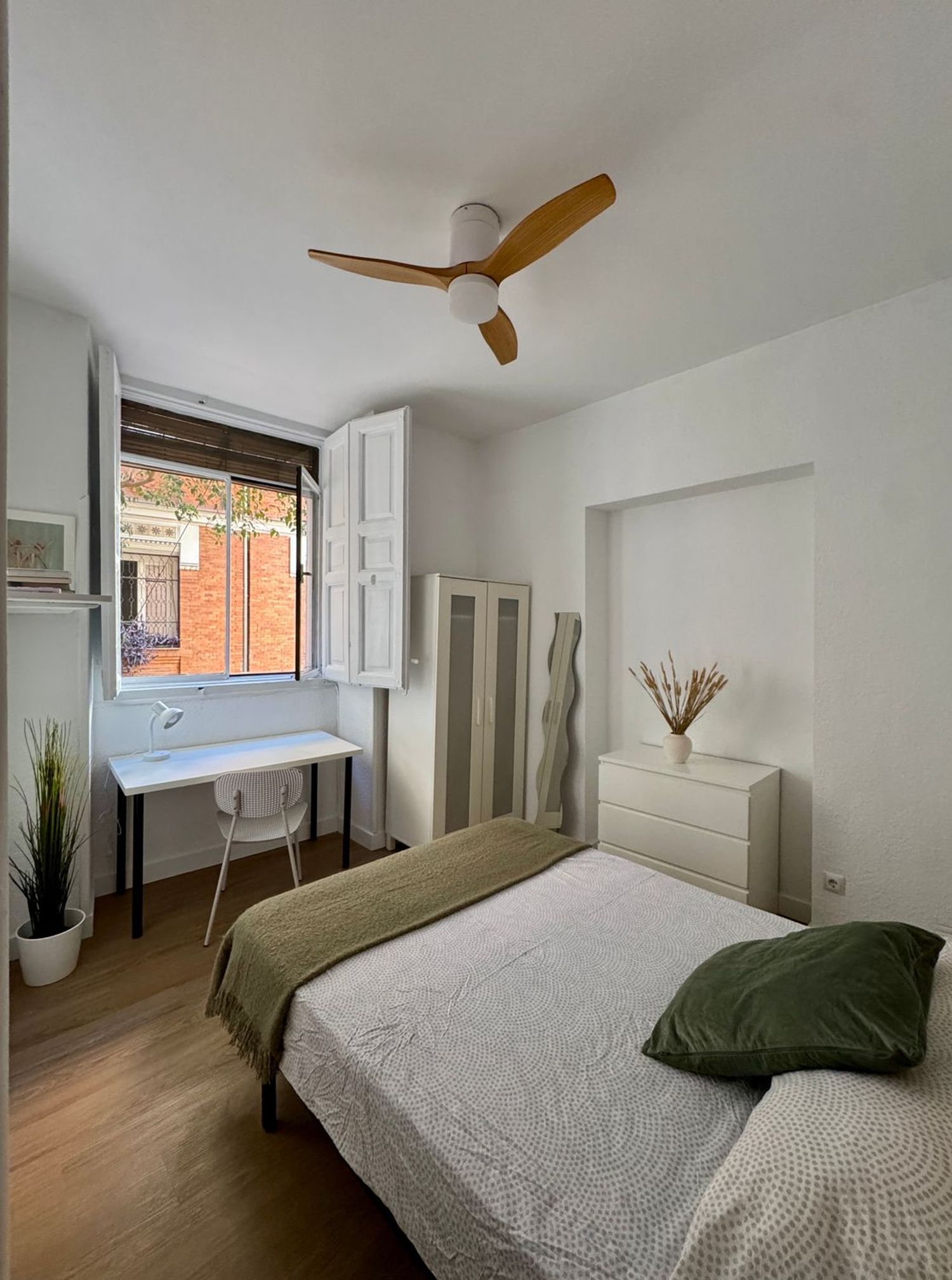 Piso en calle del Mesón de Paredes, 10 - Foto 4